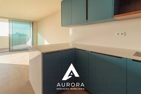 Apartamento T3 varanda Poente 117m2 área útil Garagem Box 2 viaturas