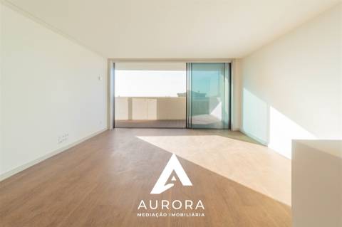 Apartamento T3 varanda Poente 117m2 área útil Garagem Box 2 viaturas