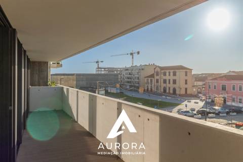 Apartamento T3 varanda Poente 117m2 área útil Garagem Box 2 viaturas