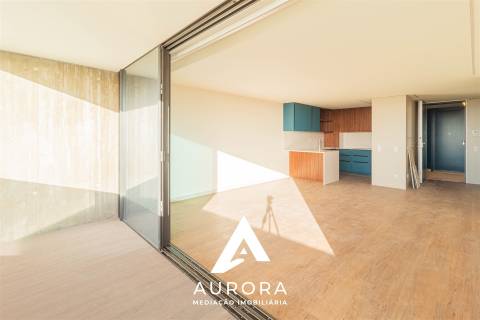 Apartamento T3 varanda Poente 117m2 área útil Garagem Box 2 viaturas