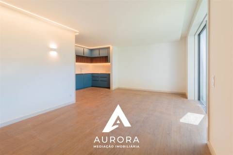 Apartamento T2 100 metros da praia c/ terraço de 37m2