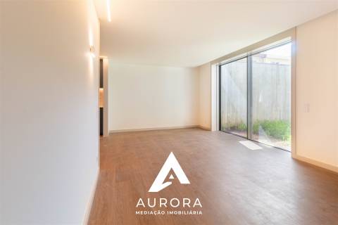 Apartamento T2 100 metros da praia c/ terraço de 37m2