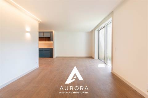 Apartamento T2 100 metros da praia c/ terraço de 37m2