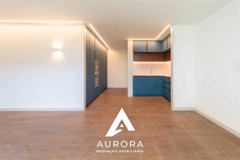 Apartamento T2 100 metros da praia c/ terraço de 37m2