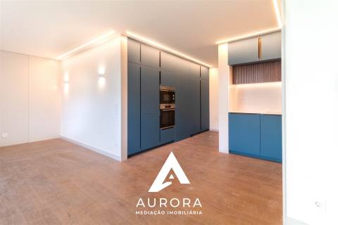 Apartamento T2 100 metros da praia c/ terraço de 37m2