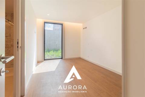 Apartamento T2 100 metros da praia c/ terraço de 37m2