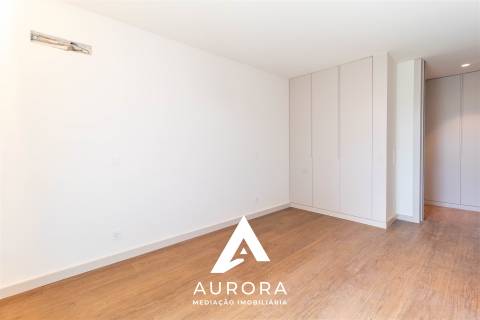 Apartamento T2 100 metros da praia c/ terraço de 37m2