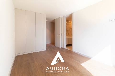 Apartamento T2 100 metros da praia c/ terraço de 37m2