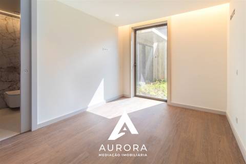 Apartamento T2 100 metros da praia c/ terraço de 37m2