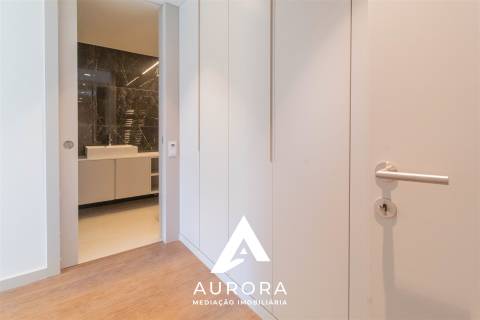 Apartamento T2 100 metros da praia c/ terraço de 37m2