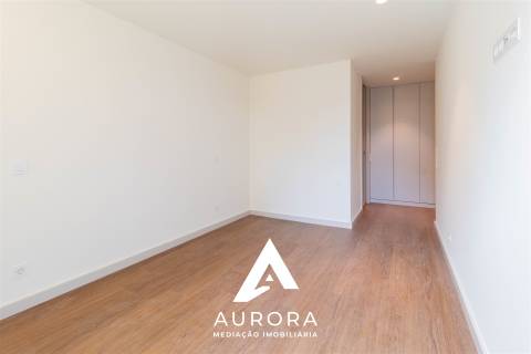 Apartamento T2 100 metros da praia c/ terraço de 37m2