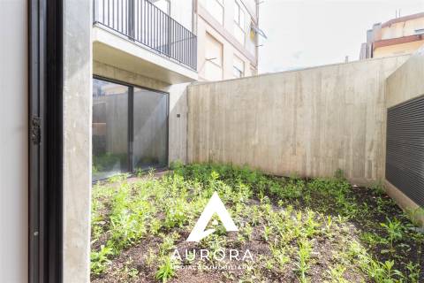 Apartamento T2 100 metros da praia c/ terraço de 37m2