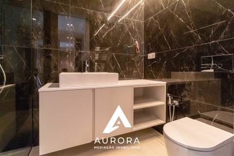 Apartamento T2 100 metros da praia c/ terraço de 37m2