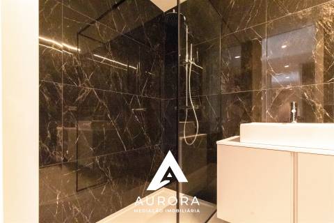 Apartamento T2 100 metros da praia c/ terraço de 37m2