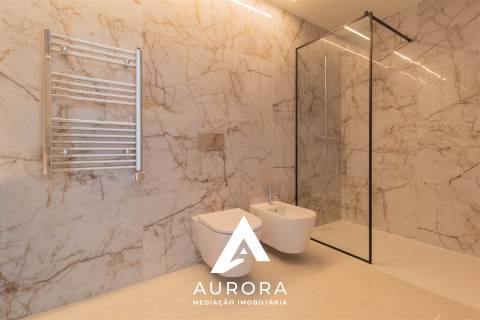 Apartamento T2 100 metros da praia c/ terraço de 37m2