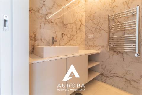 Apartamento T2 100 metros da praia c/ terraço de 37m2