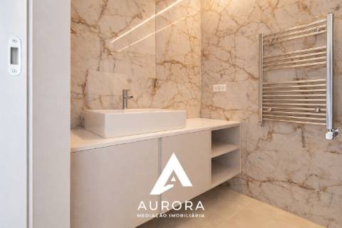Apartamento T2 100 metros da praia c/ terraço de 37m2