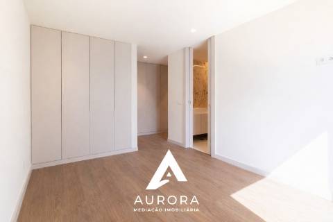 Apartamento T2 100 metros da praia c/ terraço de 37m2