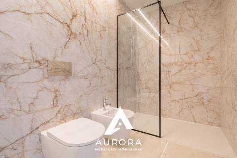 Apartamento T2 100 metros da praia c/ terraço de 37m2