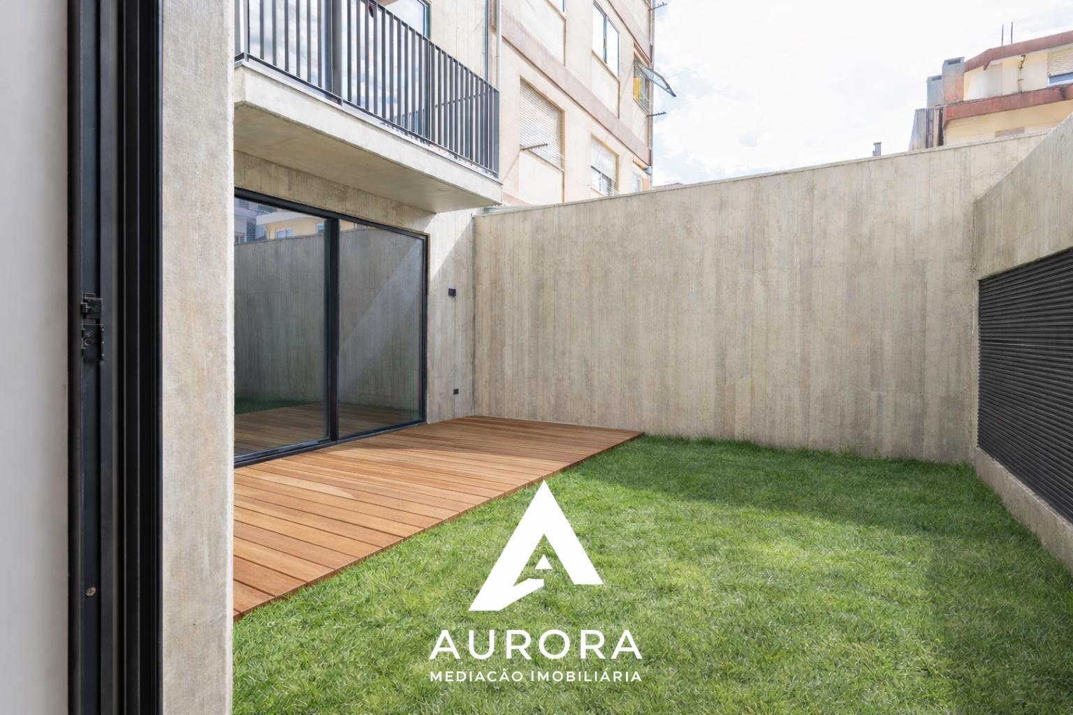 Apartamento T2 100 metros da praia c/ terraço de 37m2