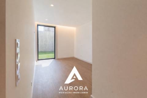 Apartamento T2 100 metros da praia c/ terraço de 37m2