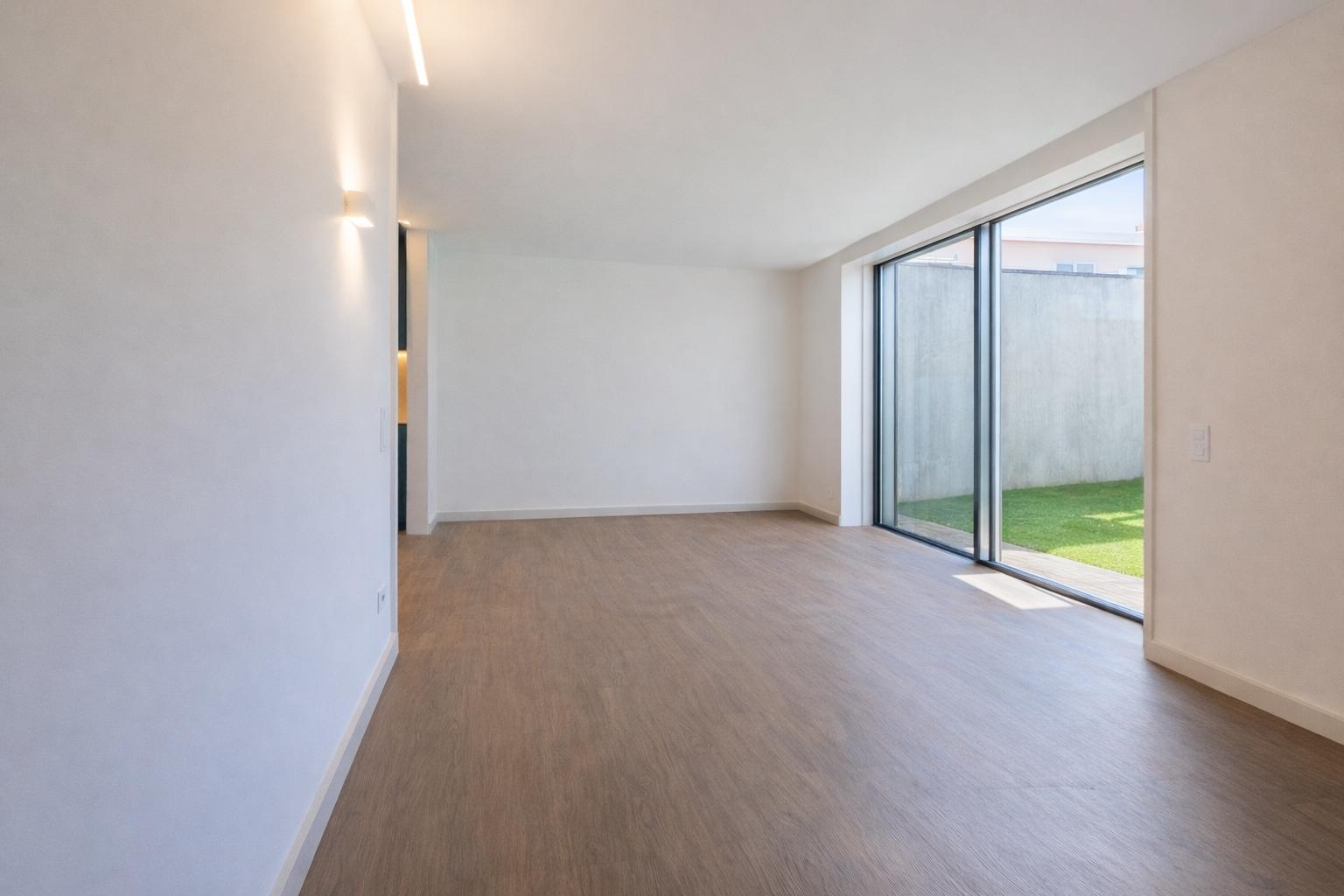 Apartamento T2 100 metros da praia c/ terraço de 37m2
