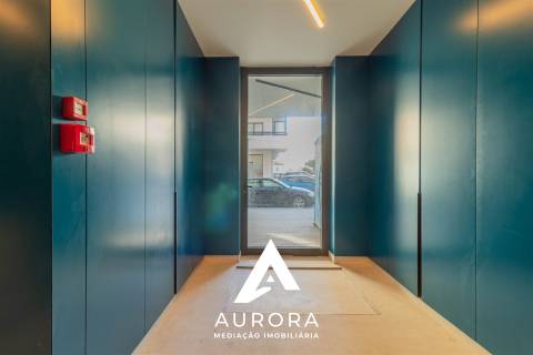 Apartamento T3 Poente 117m2 de área útil Garagem Box