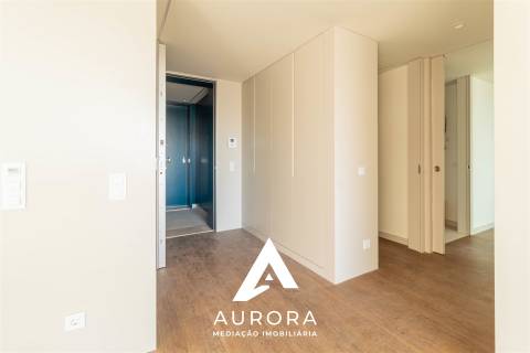 Apartamento T3 Poente 117m2 de área útil Garagem Box