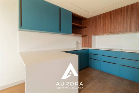 Apartamento T3 Poente 117m2 de área útil Garagem Box