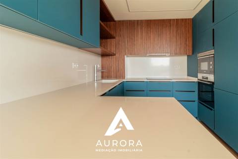 Apartamento T3 Poente 117m2 de área útil Garagem Box