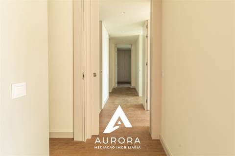 Apartamento T3 Poente 117m2 de área útil Garagem Box