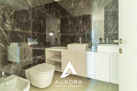 Apartamento T3 Poente 117m2 de área útil Garagem Box