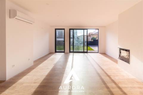 Moradia T4 Venda em Serzedo e Perosinho,Vila Nova de Gaia
