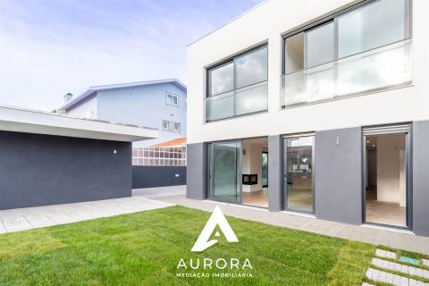 Moradia T4 Venda em Serzedo e Perosinho,Vila Nova de Gaia