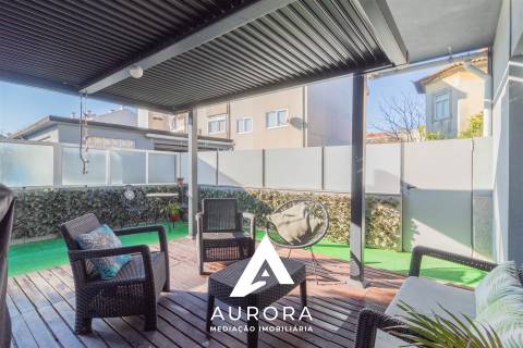 Andar Moradia T2+T1 renovado piscina/jardim Espinho lote 843m2