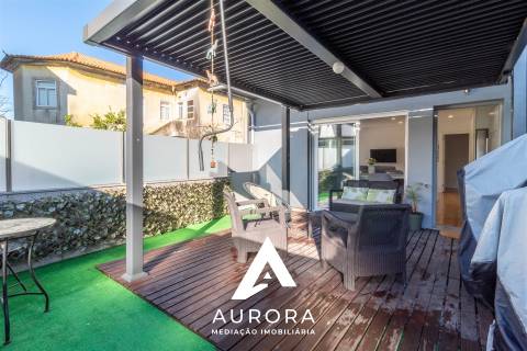 Andar Moradia T2+T1 renovado piscina/jardim Espinho lote 843m2