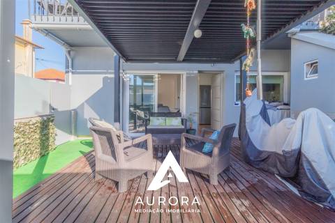 Andar Moradia T2+T1 renovado piscina/jardim Espinho lote 843m2