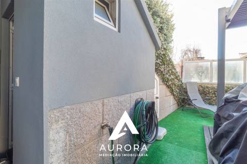 Andar Moradia T2+T1 renovado piscina/jardim Espinho lote 843m2