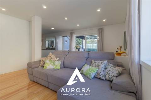 Andar Moradia T2+T1 renovado piscina/jardim Espinho lote 843m2