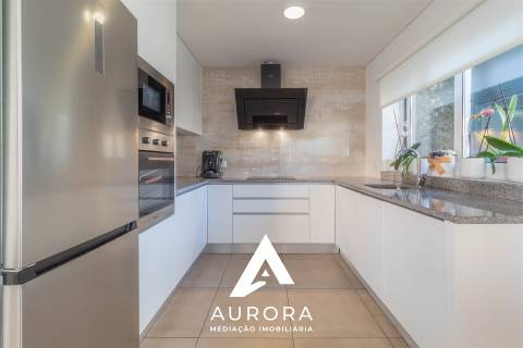 Andar Moradia T2+T1 renovado piscina/jardim Espinho lote 843m2