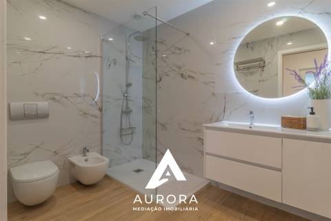 Andar Moradia T2+T1 renovado piscina/jardim Espinho lote 843m2