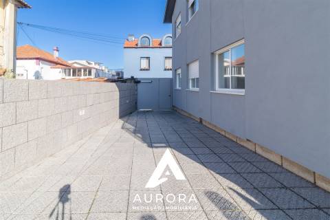 Andar Moradia T2+T1 renovado piscina/jardim Espinho lote 843m2