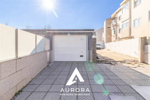 Andar Moradia T2+T1 renovado piscina/jardim Espinho lote 843m2