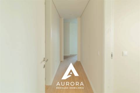 Apartamento T2 Sul/Poente 104m2 úteis + lugar de garagem Espinho