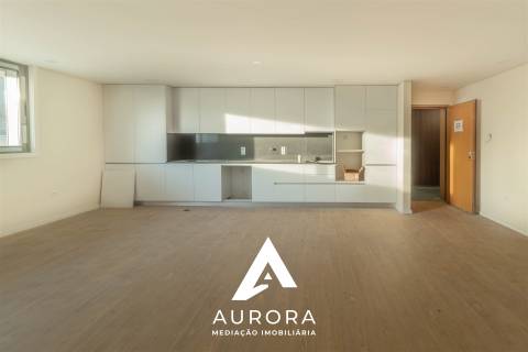 Apartamento T2 Sul/Poente 104m2 úteis + lugar de garagem Espinho
