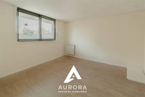 Apartamento T2 Sul/Poente 104m2 úteis + lugar de garagem Espinho