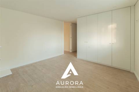 Apartamento T2 Sul/Poente 104m2 úteis + lugar de garagem Espinho