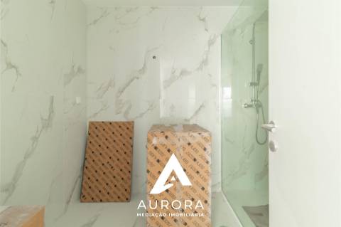 Apartamento T2 Sul/Poente 104m2 úteis + lugar de garagem Espinho