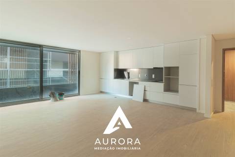 Apartamento T2 Nascente 99m2 úteis Espinho e lugar garagem