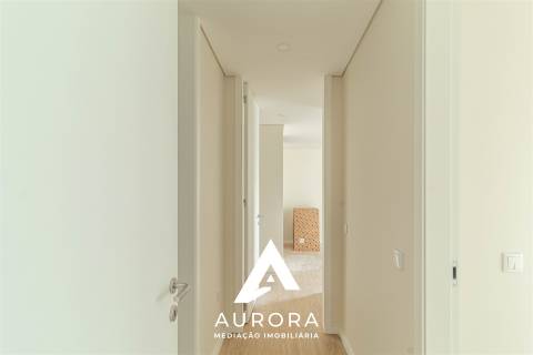 Apartamento T2 Nascente 99m2 úteis Espinho e lugar garagem